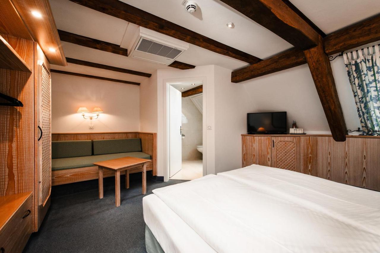 Hotel & Restaurant Ochsen Мерклинген Экстерьер фото