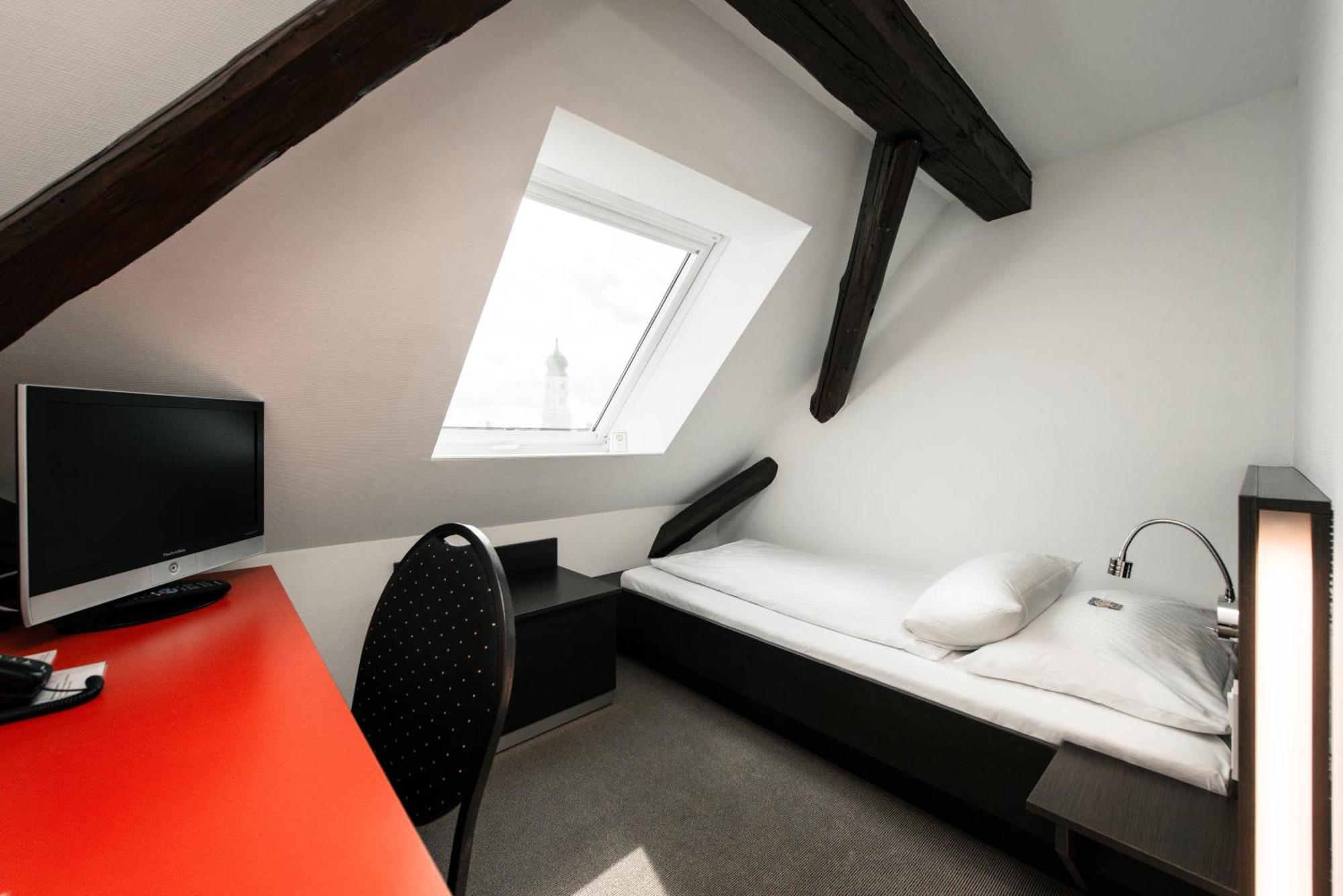 Hotel & Restaurant Ochsen Мерклинген Экстерьер фото