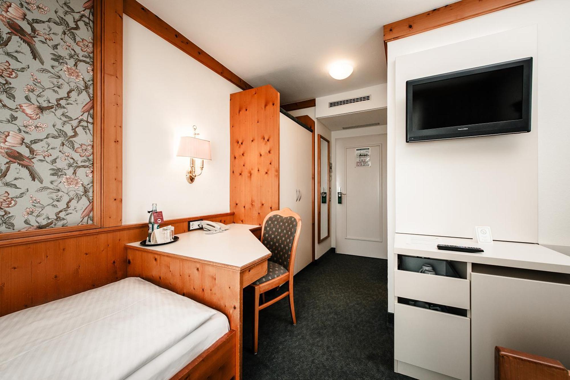 Hotel & Restaurant Ochsen Мерклинген Экстерьер фото