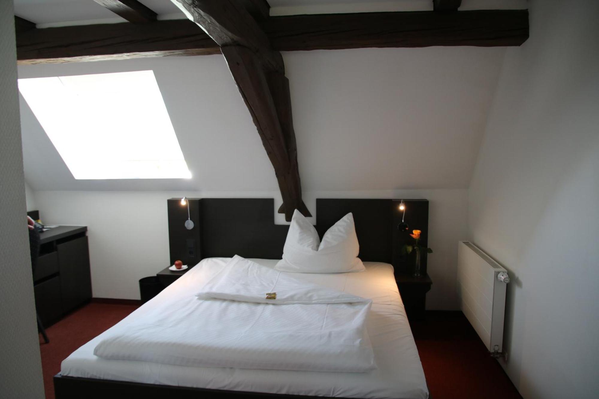 Hotel & Restaurant Ochsen Мерклинген Экстерьер фото